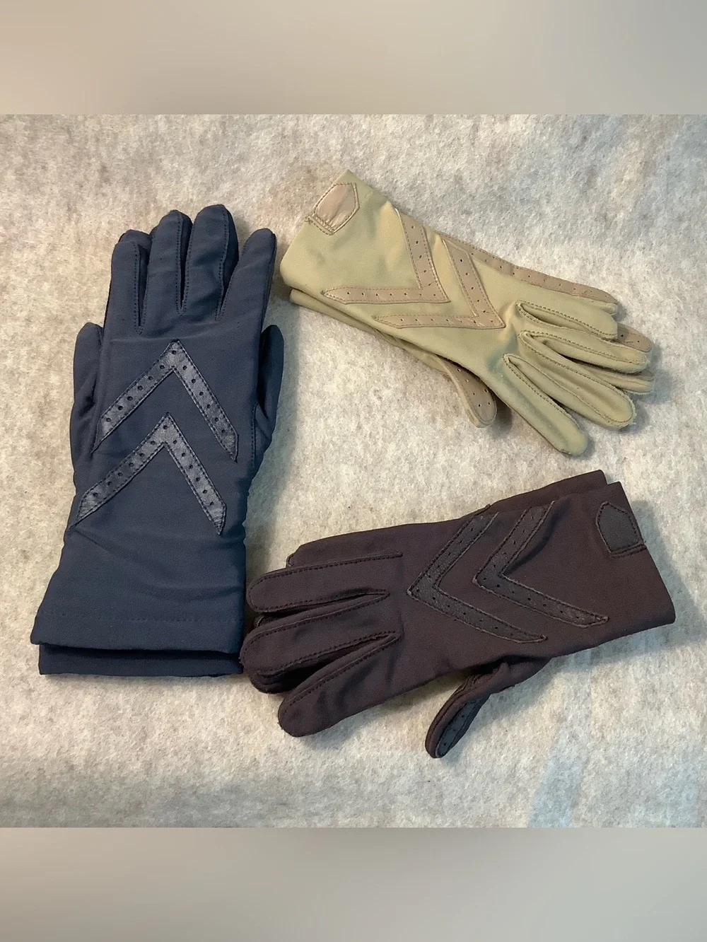3 pair Vintage Isotoner women’s sized SMALL driving gloves